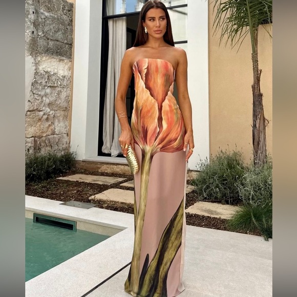 PrettyLittleThing viral dress - tulip flower maxi dress, strapless column dress - Picture 7 of 9